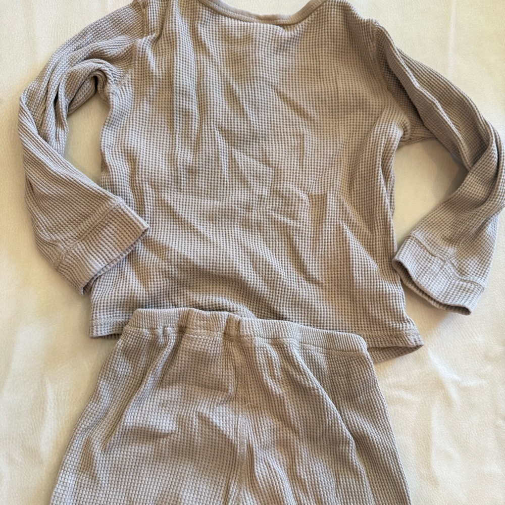 H&M neutral shirt and pant set - Picture 8 of 10